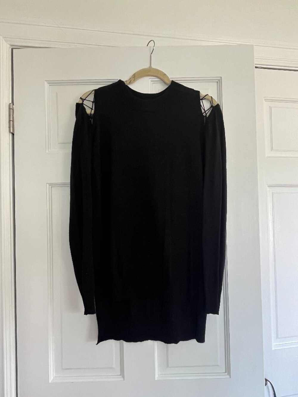 Feel The Piece Terre Jacobs Black Cut-Out Shoulder Sweater M/L
